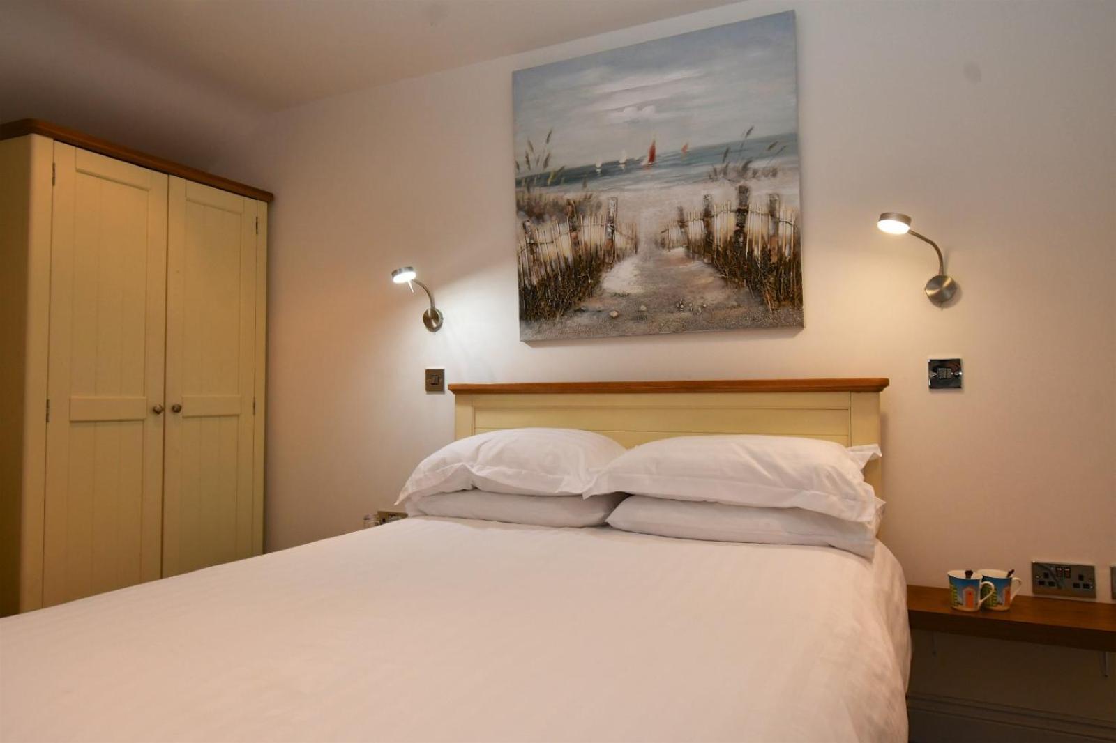 Tudor Lodge Bed & Breakfast Manorbier Ngoại thất bức ảnh