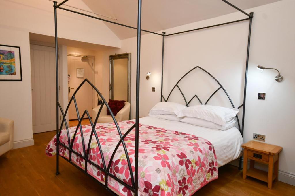Tudor Lodge Bed & Breakfast Manorbier Ngoại thất bức ảnh