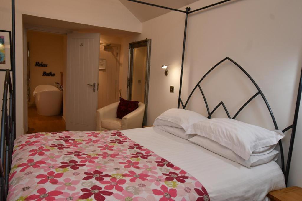 Tudor Lodge Bed & Breakfast Manorbier Ngoại thất bức ảnh