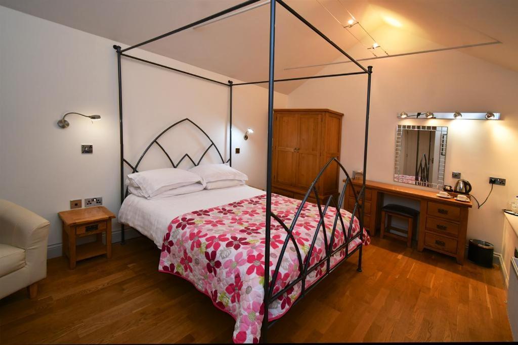 Tudor Lodge Bed & Breakfast Manorbier Ngoại thất bức ảnh